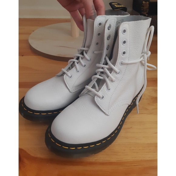 DR. MARTENS 1460 Pascal Lace-up Boots in Optical White NEW *Size Wms 8* - Picture 9 of 12